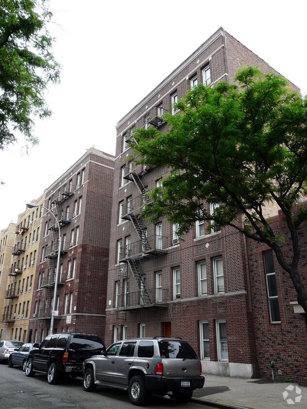 325-327 E 206th ¡St - 325-327 E 206th St