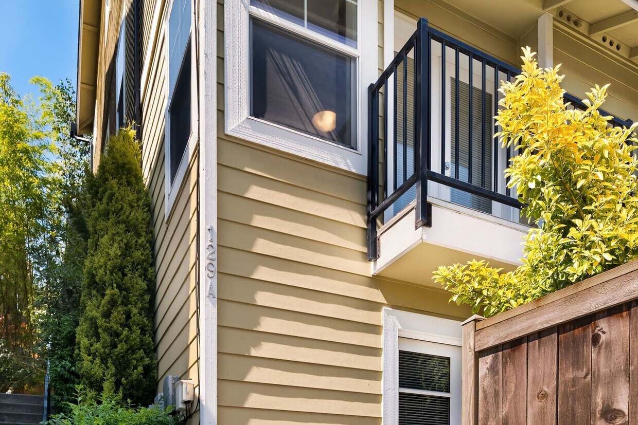 Foto principal - 129 26th Ave E