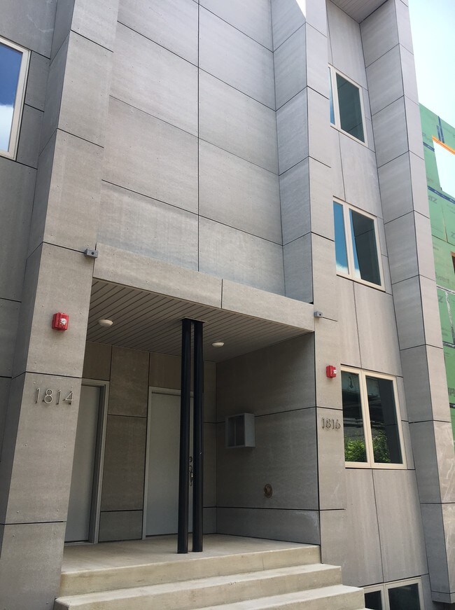 Foto del edificio - 1814 N Front St