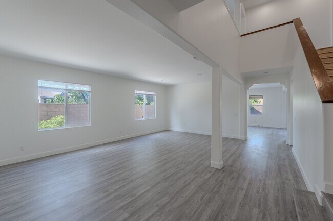 Foto del edificio - Luxury Living with Solar Efficiency: Upgraded 4-Bedroom Home in Riverside