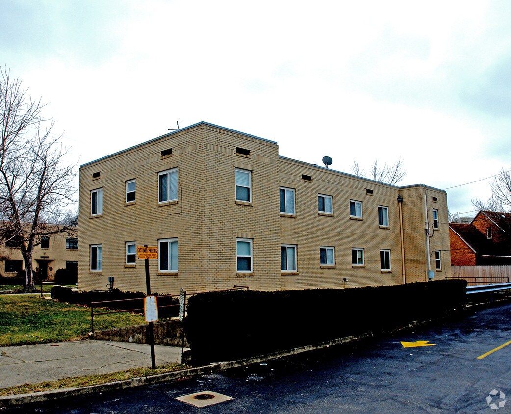 Building Photo - 15 W Maplewood Ave