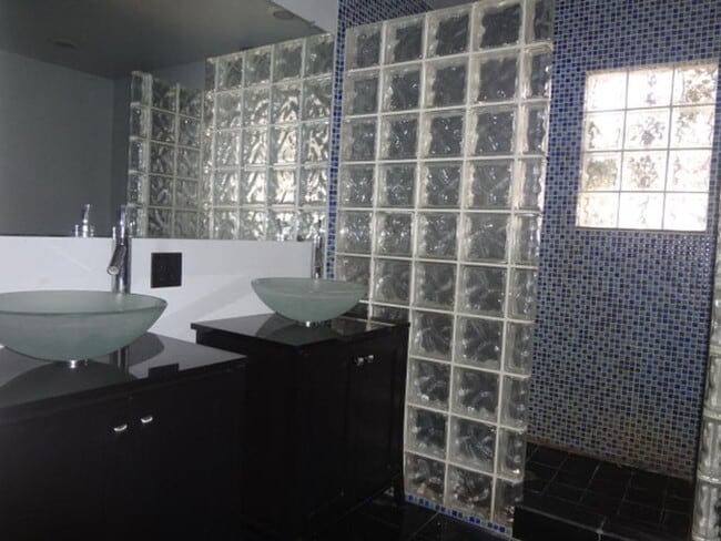 Building Photo - NE 2/BA 2/BA 2/CG