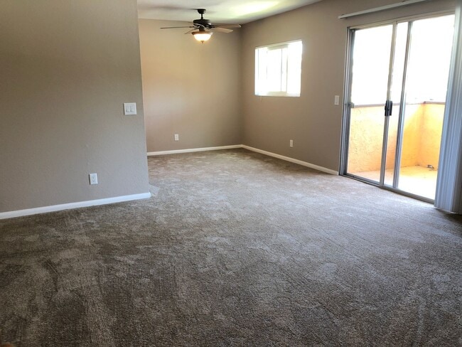 Foto del edificio - Super Cute and Close to Lake! Ready for Immediate move in!