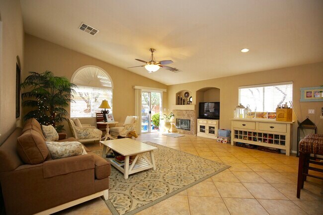 Building Photo - 473 Garrafon Bay St