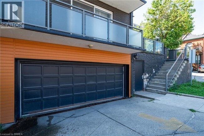 Building Photo - 200 Charlton Ave E