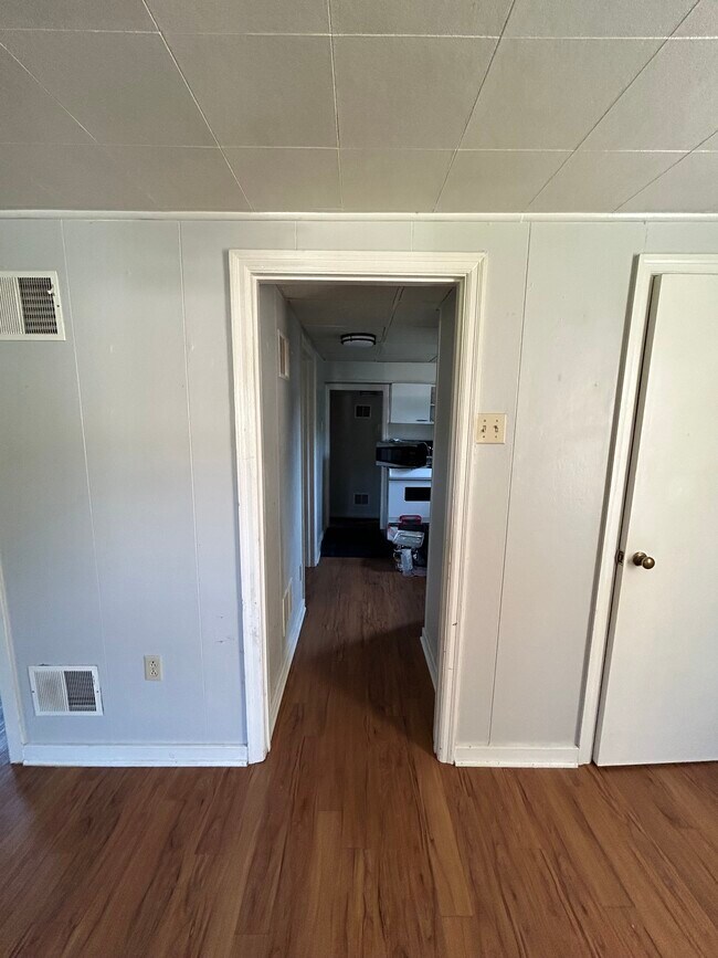 Hallway leading into kitchen and back to bedrooms - 429 Camp Strause Rd
