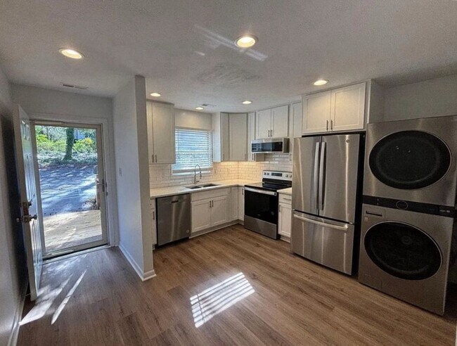 Foto del edificio - 2812 Wayland Dr