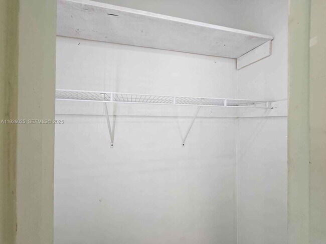 Foto del edificio - 19601 NE Miami Ct