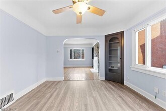 Building Photo - 876 Eloise Dr