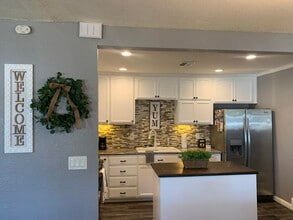 Building Photo - 606 E B St