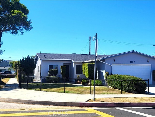 Foto principal - 1427 W 242nd Pl