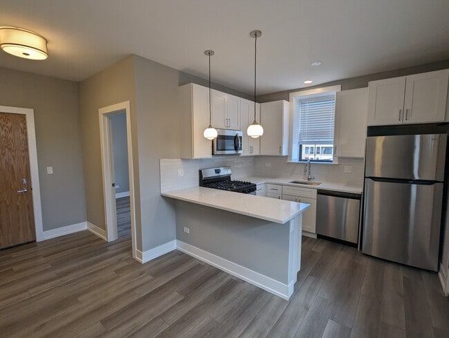 Building Photo - 3935 N Janssen Ave