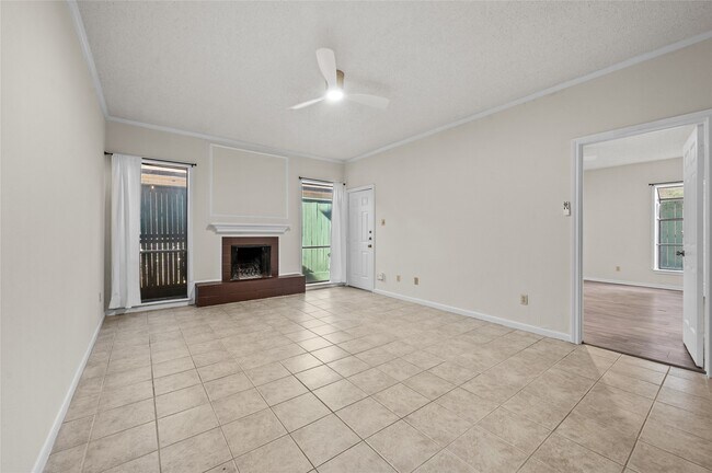 Foto del edificio - 5718 Val Verde St