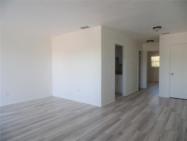 Foto del edificio - 1240 70th St N