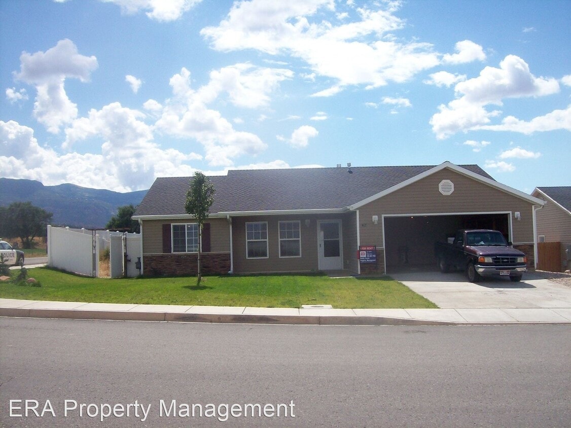 3 br, 2 bath House - 417 W 2075 N