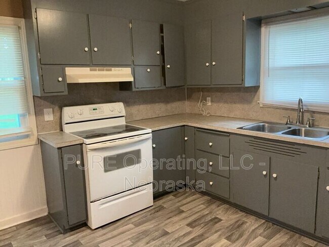 Foto del edificio - 5236 Ames Ave
