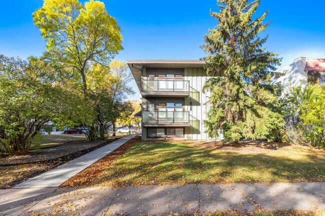 Building Photo - 10172-10113 113 St