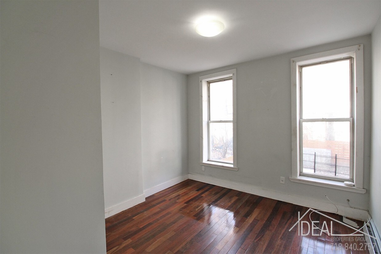 Primary Photo - 732 Lexington Ave
