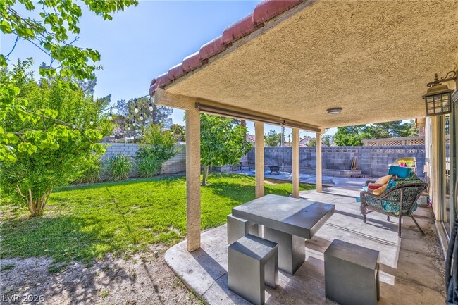 Building Photo - 640 Whispering Palms Dr