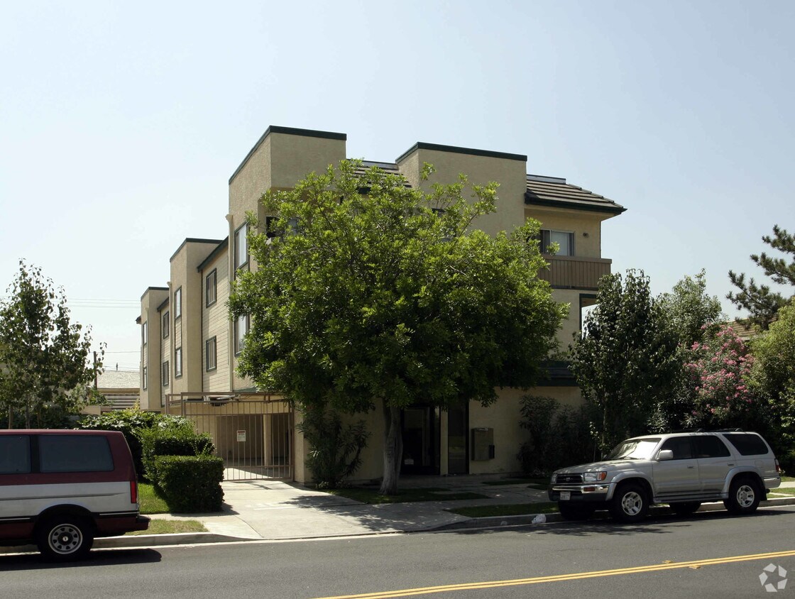 Building Photo - 540 W Wilson Ave