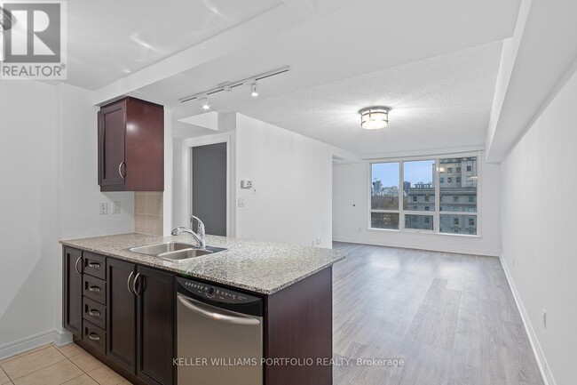 Photo du bâtiment - 100 Hayden St