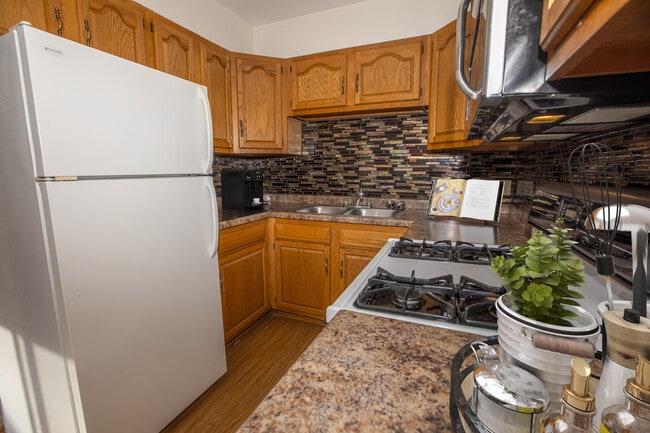 Building Photo - Lake Harriet Commons