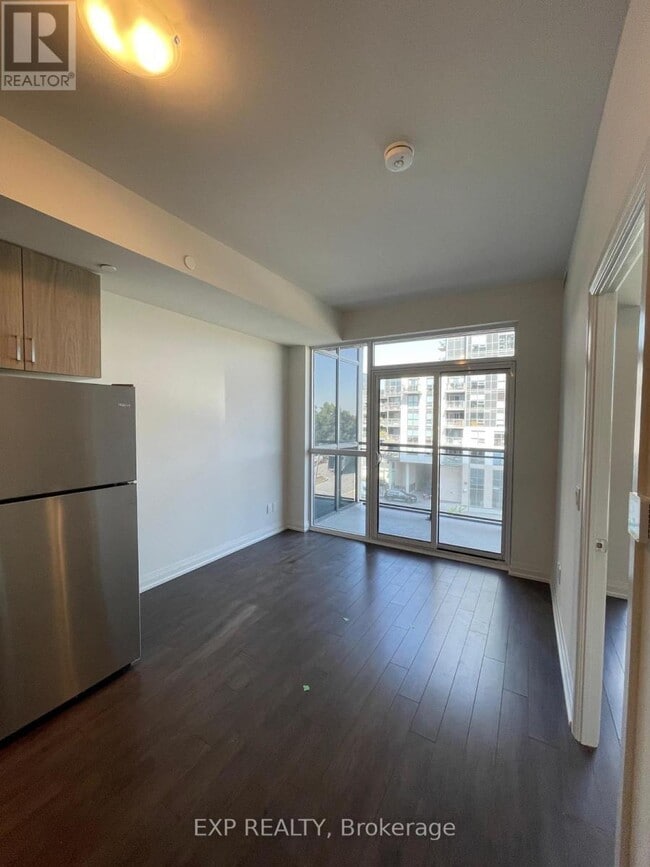 Building Photo - 10 Meadowglen Pl