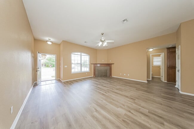 Building Photo - 2321 Fruitful Dr