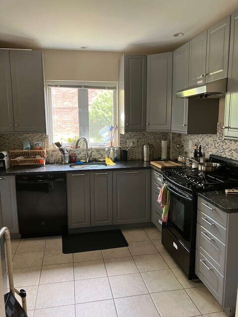 Building Photo - 342 E Allens Ln