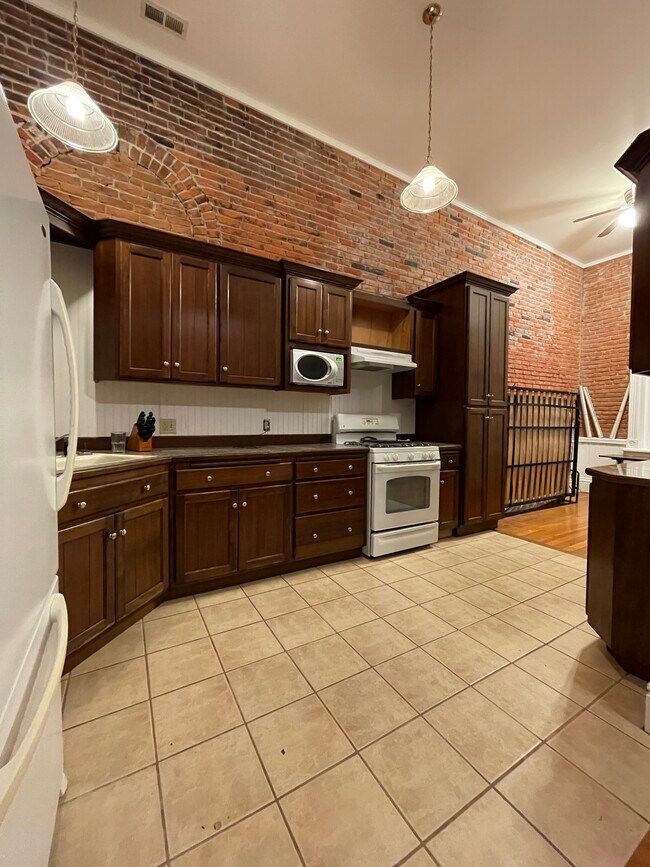 Foto del edificio - 327 1st Ave NW