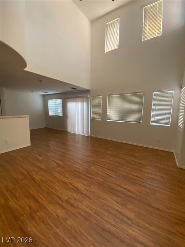 Building Photo - 987 Cantabria Heights Ave