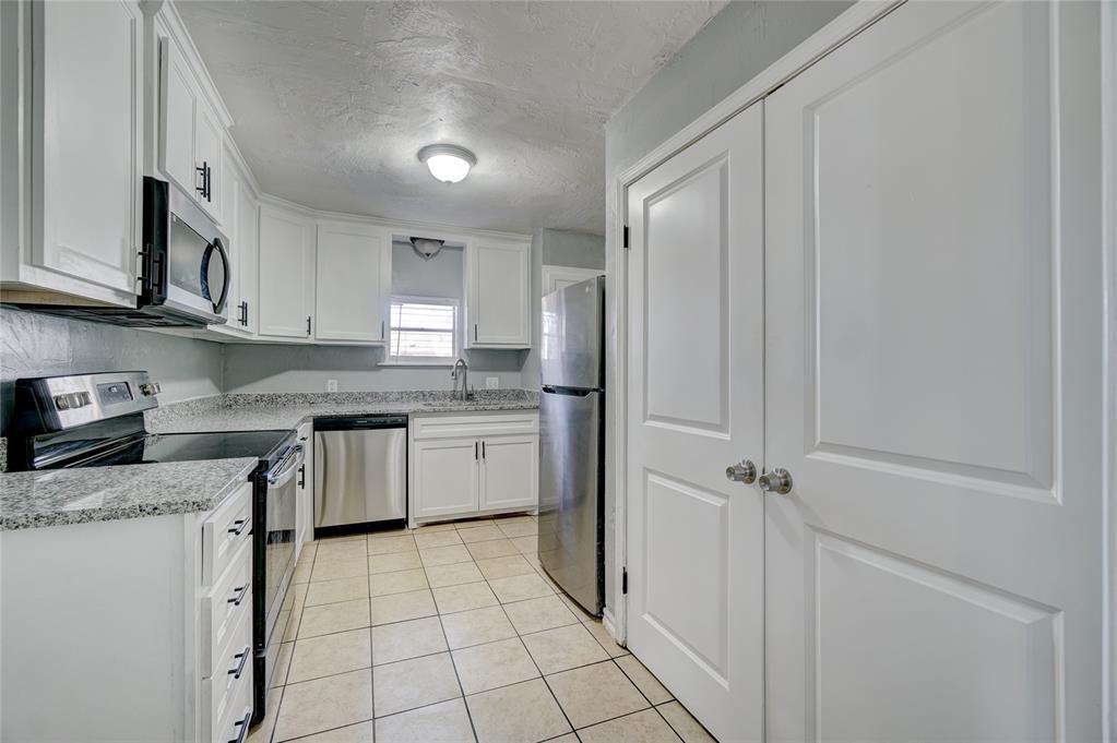 Building Photo - 2119 Hardin Dr