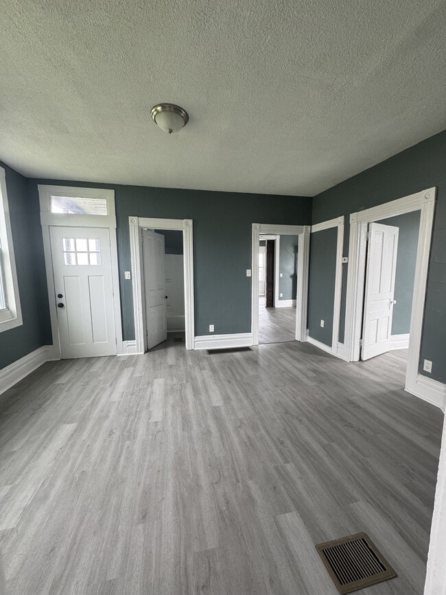 Building Photo - 3200 Brunot Ave