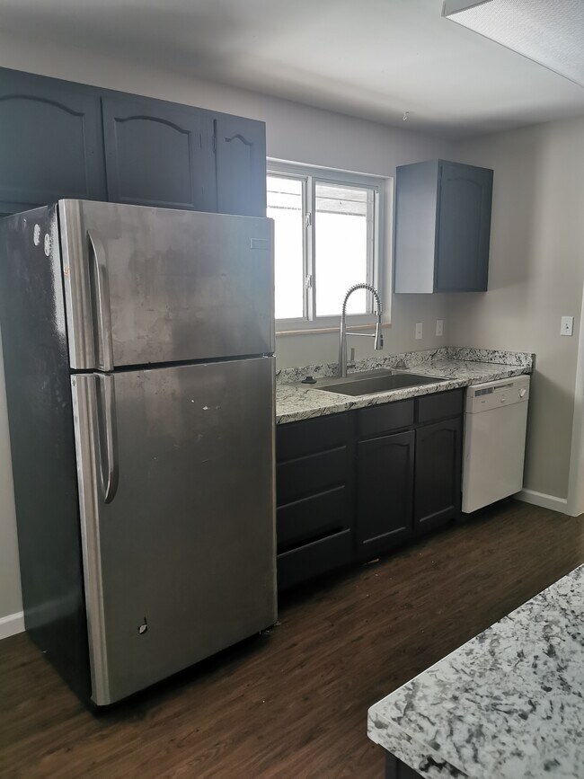 Building Photo - 7051 Beacon Way