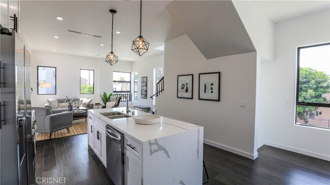 Building Photo - 1301 Tamarind Ave