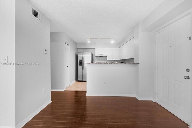 Foto del edificio - 4320 NW 107th Ave