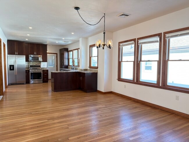 Building Photo - 36 Chipman St