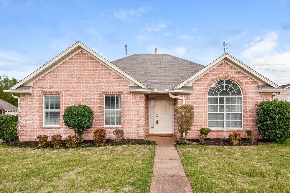 3920 Paramount Cove