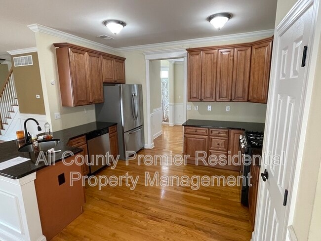 Building Photo - 833 Cranberry Rd