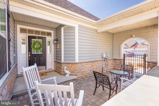 Building Photo - 858 Moorings Cir