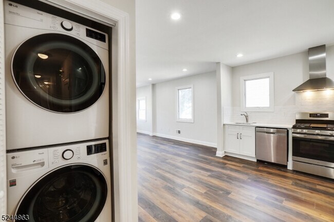 Building Photo - 77 Mill St