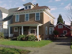 Building Photo - 811 S Cushman Ave