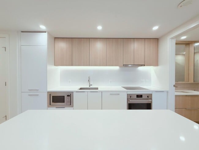 Building Photo - 12837-13104 88 Ave