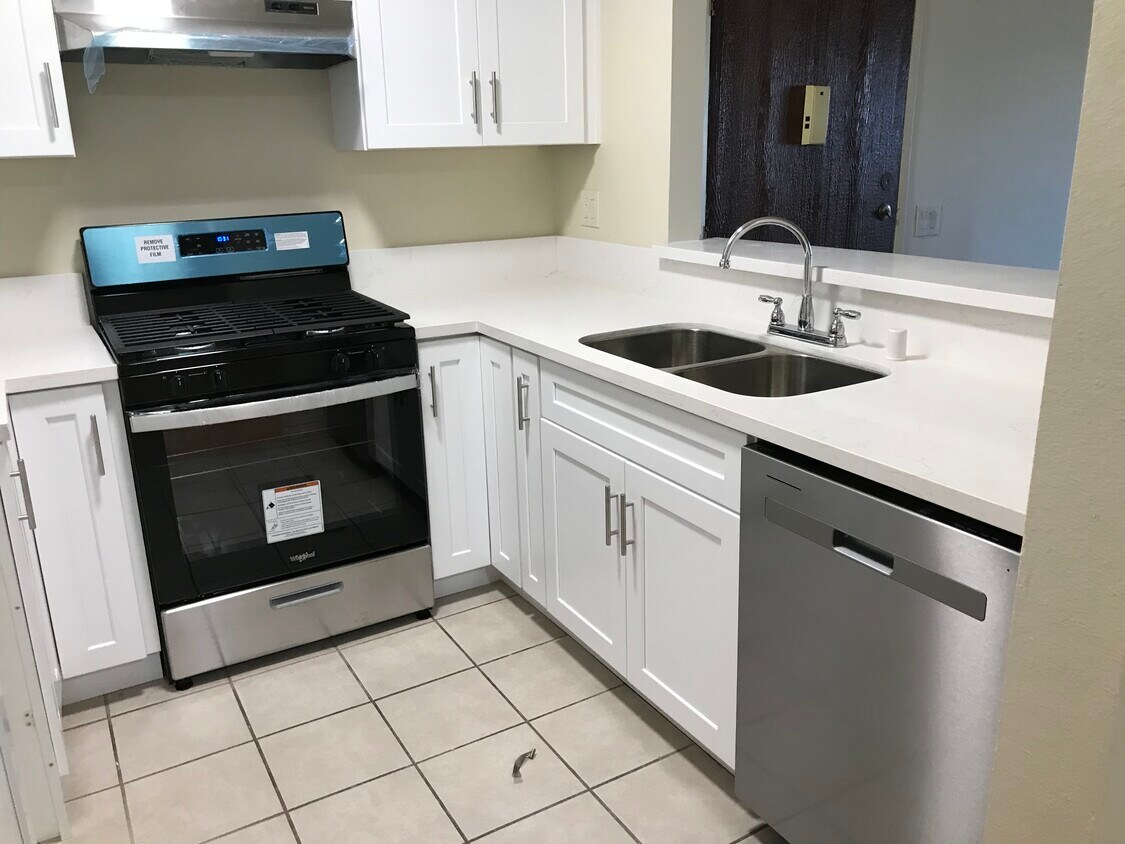 Primary Photo - 1441 E Wilson Ave