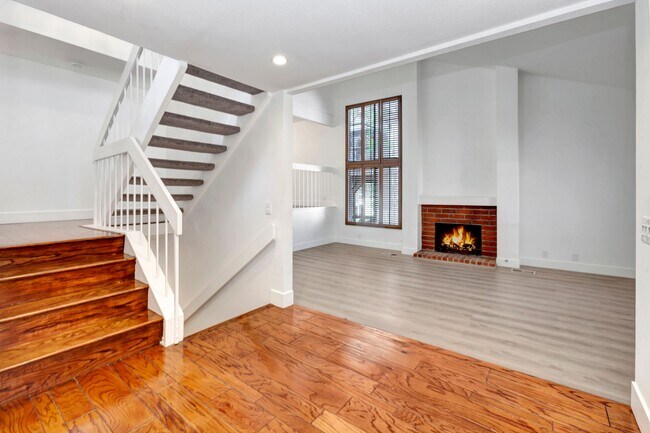 Building Photo - 24946 Ravenswood