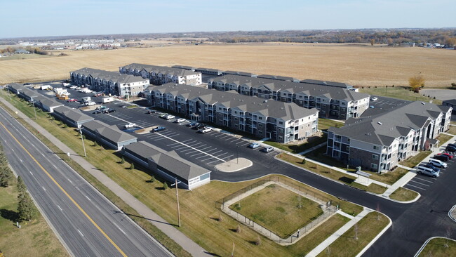 Building Photo - West Lake Meadows