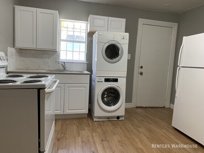 Foto del edificio - 4300 Lyons Ave