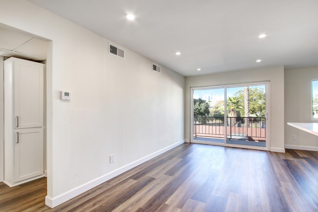 Building Photo - The Montecito
