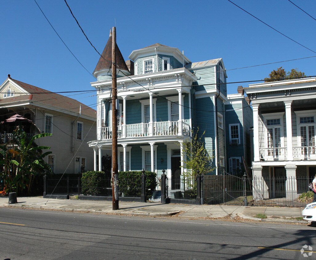 Primary Photo - 2357 Magazine St