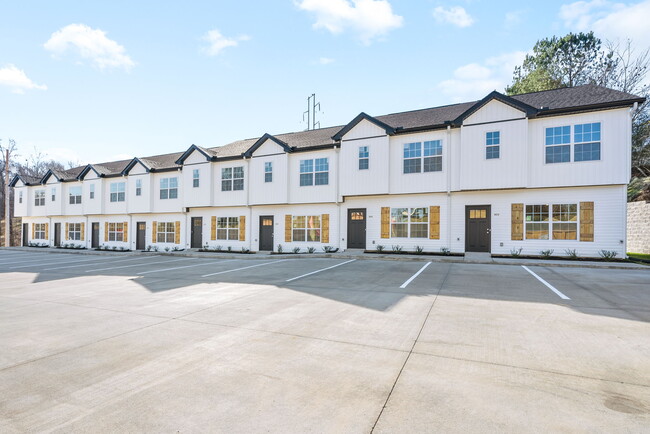 Building Photo - Spring St. Townhomes